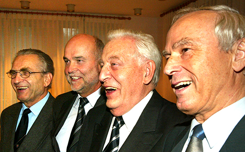 Foto mit vier ehemaligen Rektoren: Helmut Skowronek, Dieter Timmermann, Karl Peter Grotemeyer und Gert Rickheit.