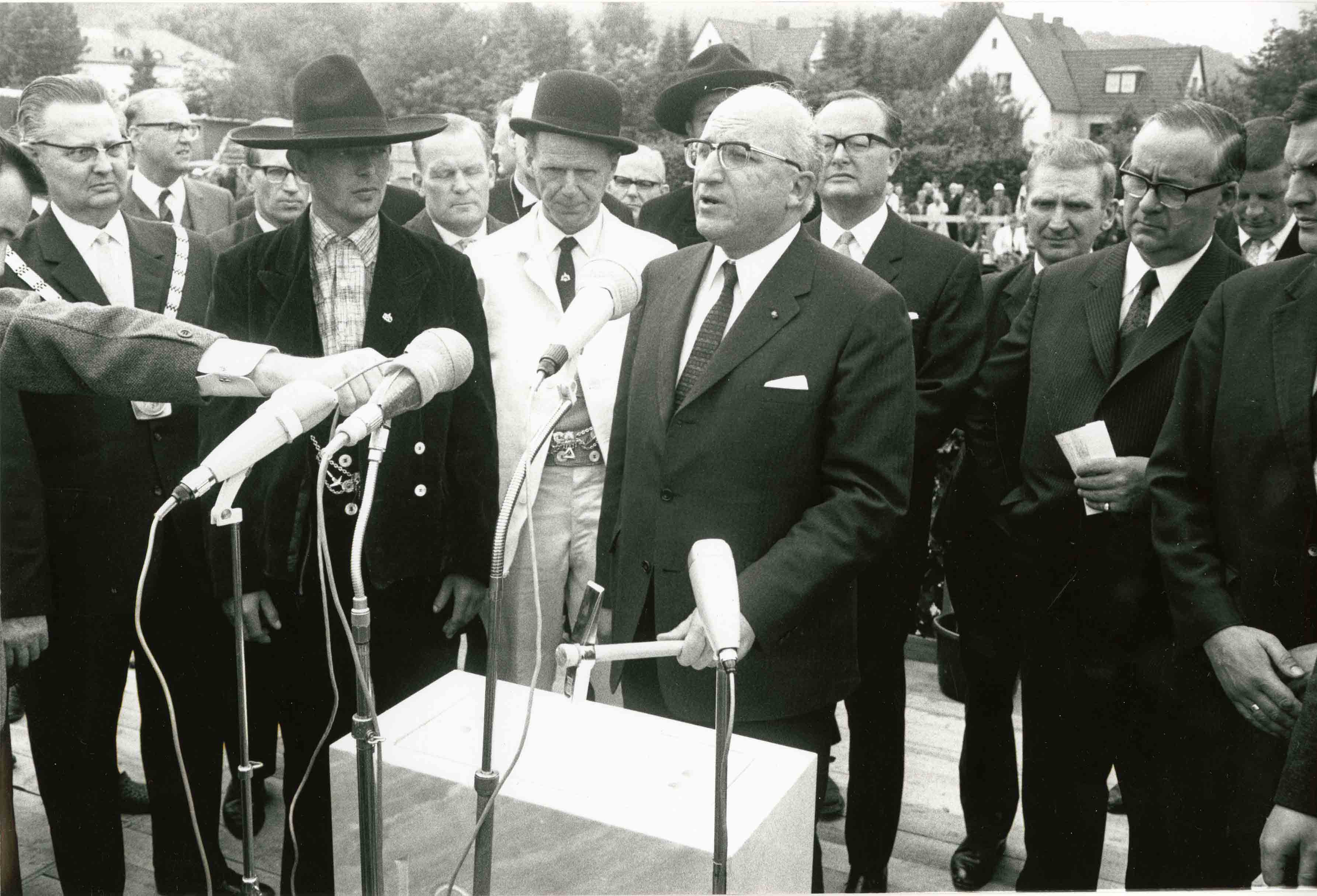 Photo: Topping-out ceremony Bielefeld University in 1968